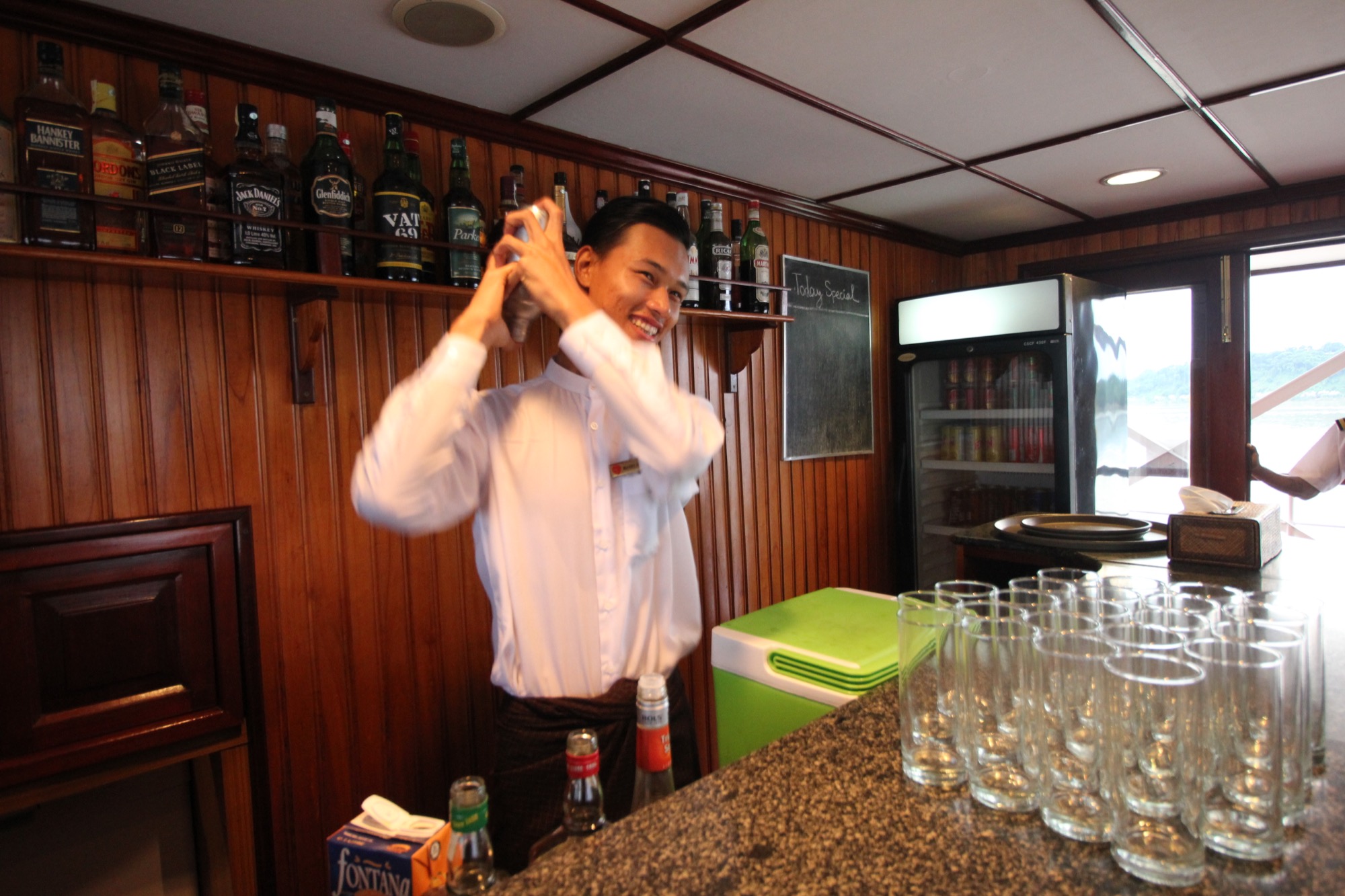Pandaw RV Orient Pandaw Bar 2.jpg